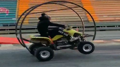碰碰車(chē)的快樂(lè)撞擊與童年回憶